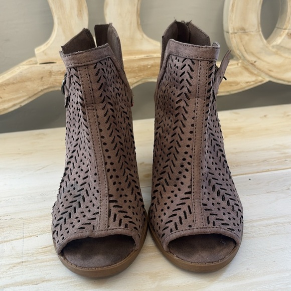 Brown Peep-Toe Block Heel Sandals Size 8 1/2 - Picture 3 of 6